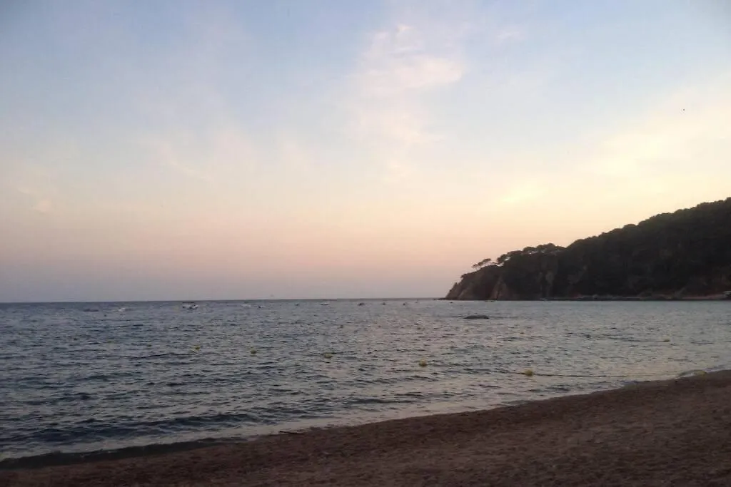 Villa Casita blanca con fibra óptica y piscina cominutaria Tossa de Mar