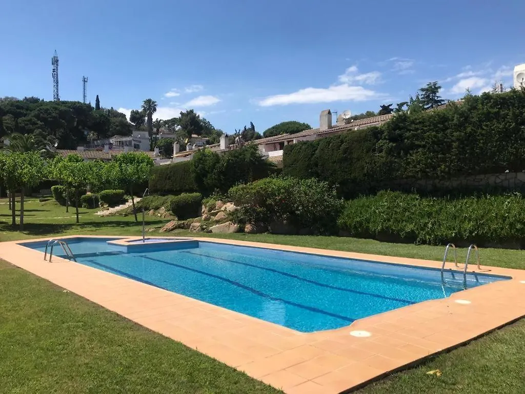 Сasa de vacaciones Villa Casita blanca con fibra óptica y piscina cominutaria Tossa de Mar España